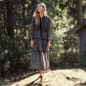 Doen Black and Gray Patterned Dress